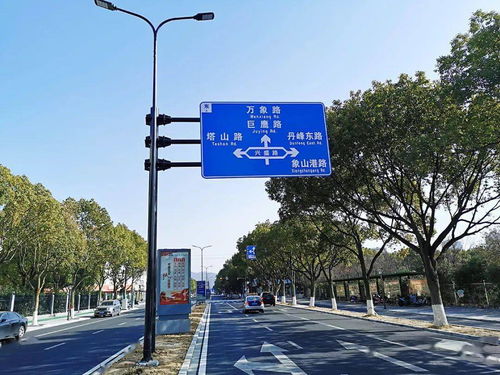 總投資1240萬(wàn)元的中心城區(qū)道路公共設(shè)施指引標(biāo)志工程全面完工