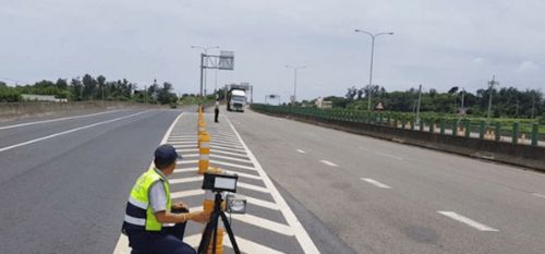 返程高峰遇到高速測(cè)速,領(lǐng)克教你小妙招