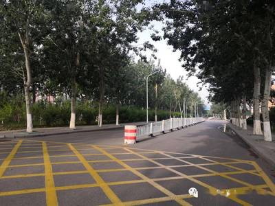 楊柳青崇文道【柳霞路-柳口路】道路中央增加隔離護(hù)欄,請(qǐng)大家規(guī)范有序行車!