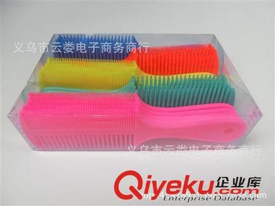 義烏市云婁電子商務(wù)商行 專業(yè)批發(fā)一元店化妝用品與多功能美發(fā)梳